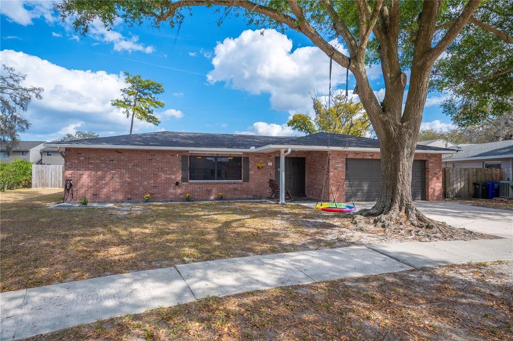 Photo of 513 Queens Loop N, Lakeland, FL 33803 (MLS # L4959446)