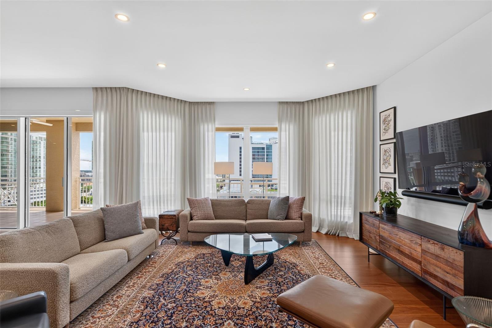 35 WATERGATE DRIVE 1104