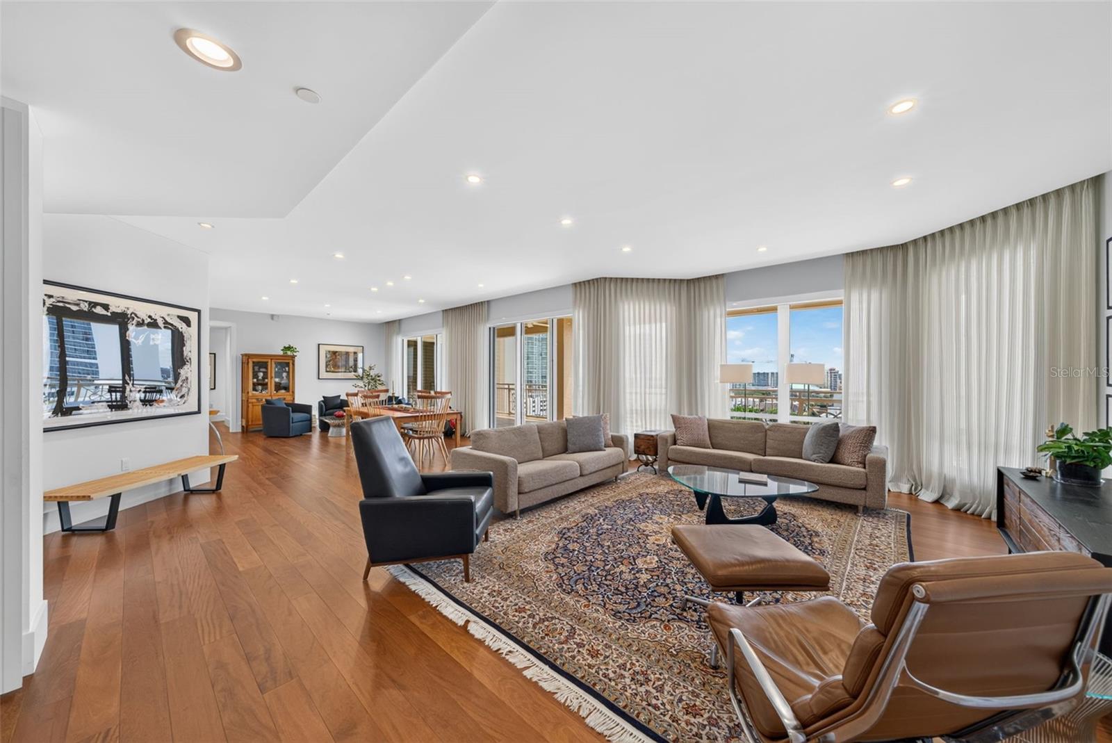 35 WATERGATE DRIVE 1104