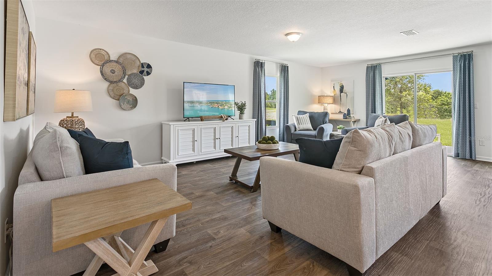 ENTRADA - Residential