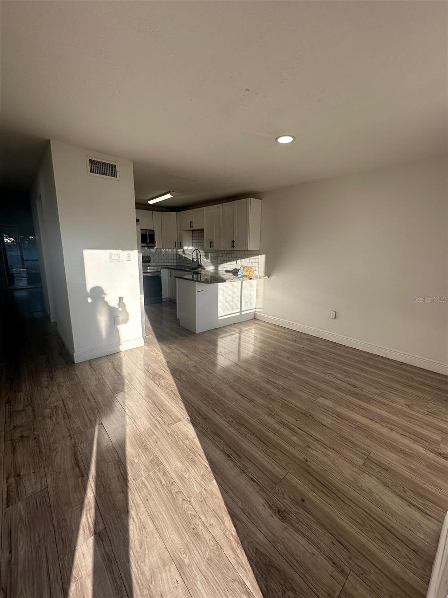 5064 DOWNING STREET 4