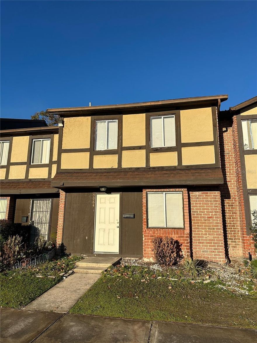 Excellent opportunity in a highly central Orlando location. This 3-bedroom, 2.5-bathroom condominium in Huntington on the Green offers 1,216 sq. ft. of well-distributed living space. The layout features a private, enclosed backyard patio area, ideal for outdoor relaxation, which includes an additional designated storage space for added convenience. Strategically positioned near major thoroughfares (I-4 and John Young Parkway), this property provides efficient access to Downtown Orlando, local shopping, dining, and employment centers. A solid option for both primary residents and investors seeking a property with a strong location footprint. Please use ShowAssist to schedule a viewing.