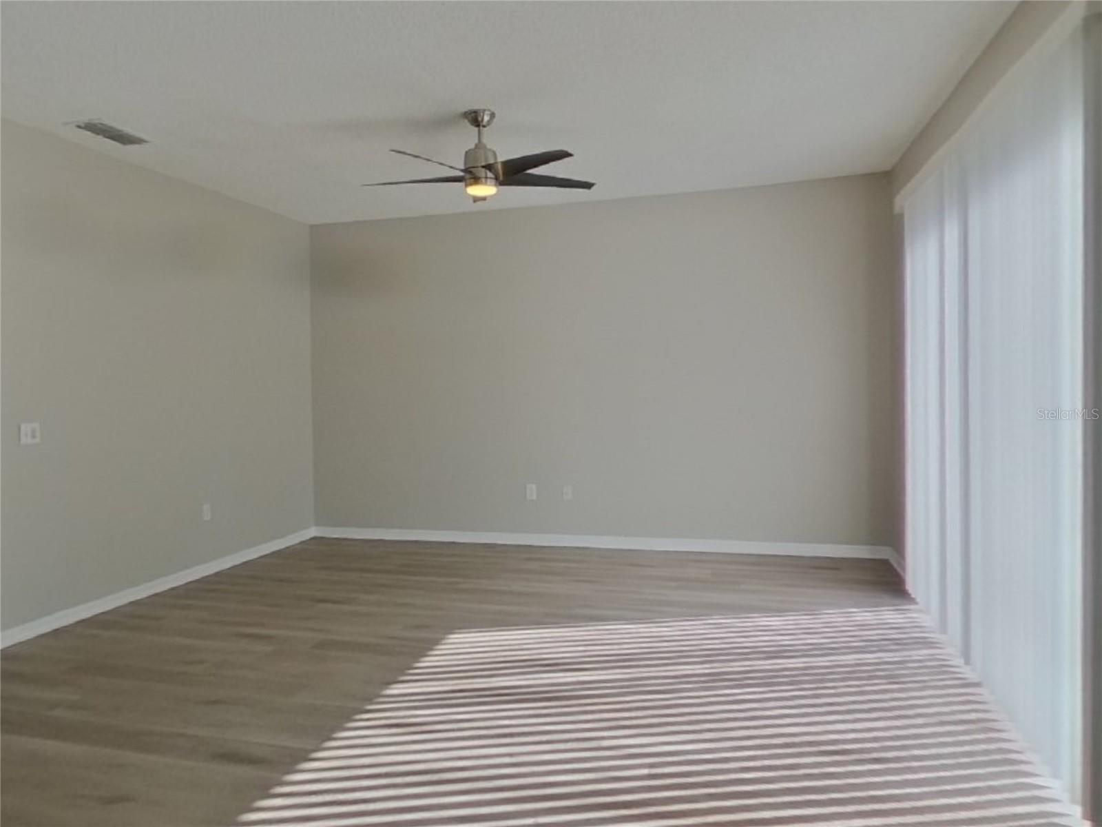 DAHLIA RESERVE AT CRESCENT LAKES - Residential Lease