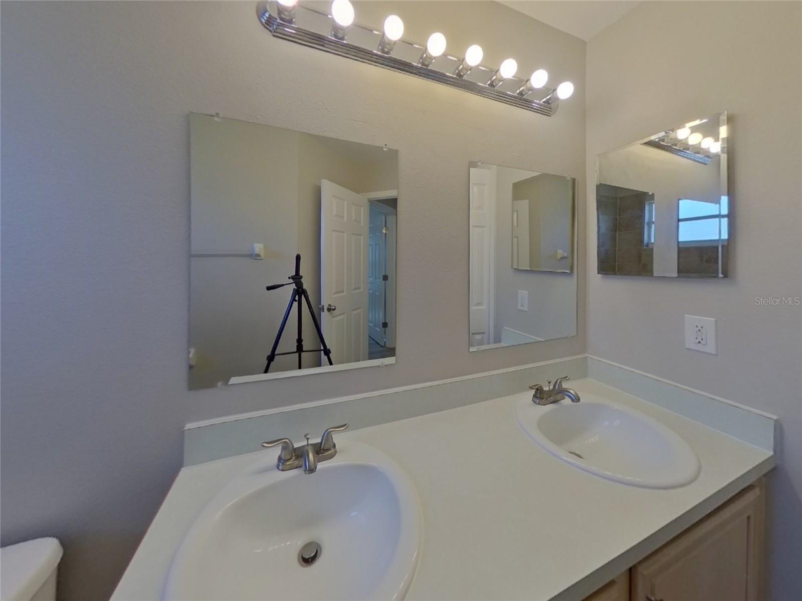 DAHLIA RESERVE AT CRESCENT LAKES - Residential Lease