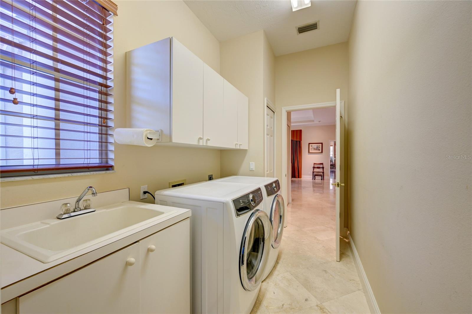 WILTON CRESCENT - Residential