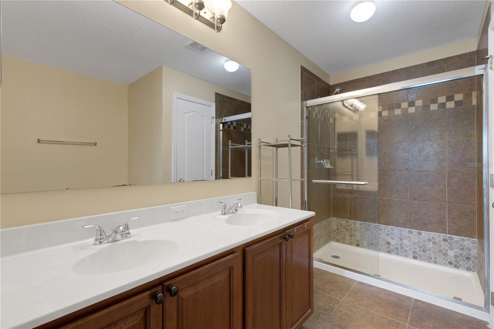 SHEFFIELD GLENN - Residential