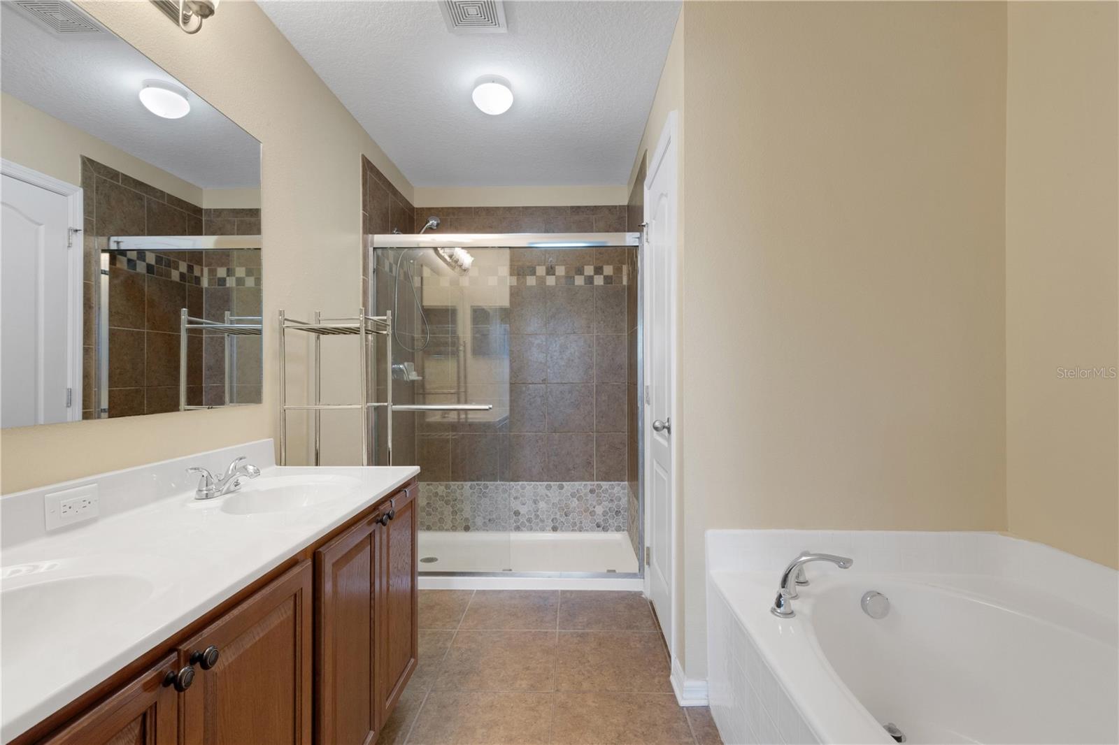 SHEFFIELD GLENN - Residential