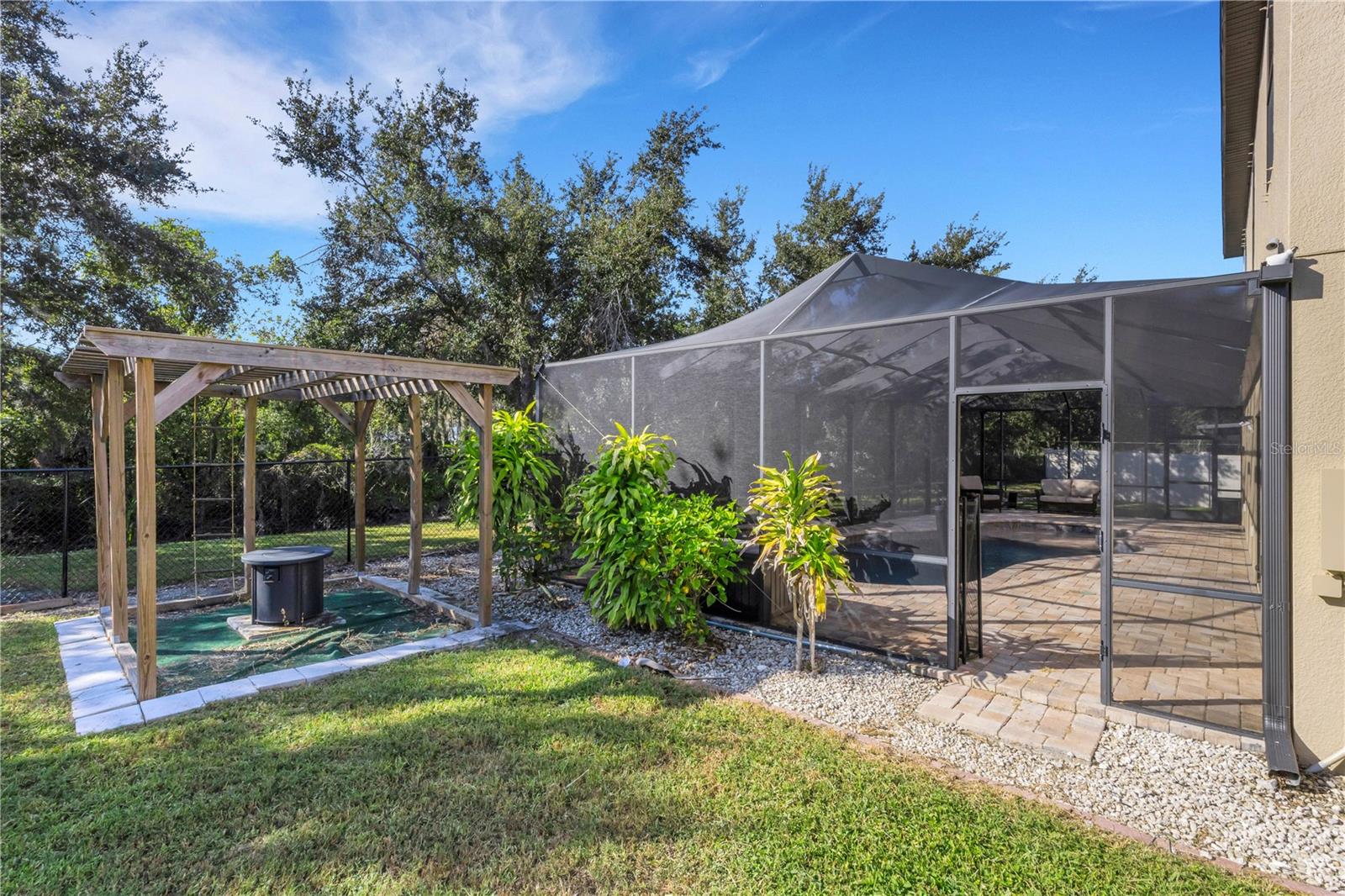 SHEFFIELD GLENN - Residential