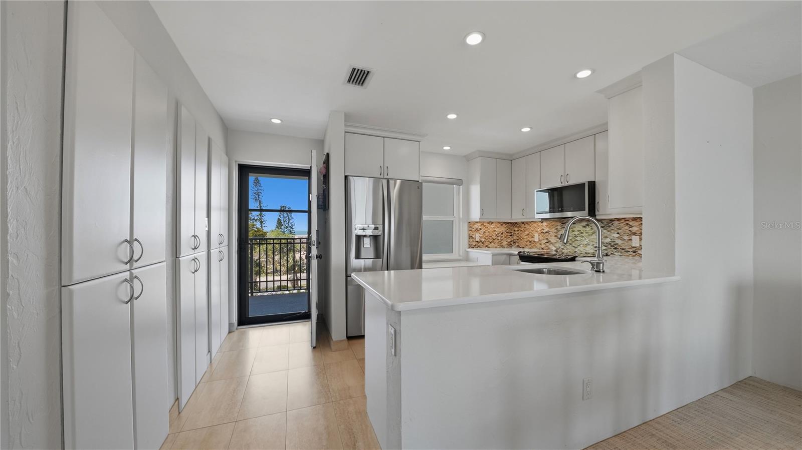 WINDWARD BAY AMD - Residential