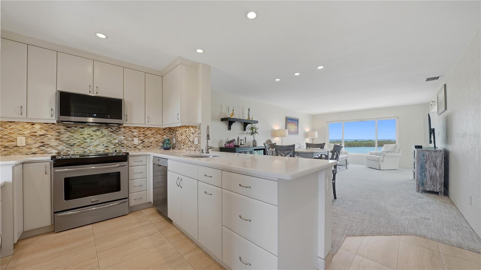 WINDWARD BAY AMD - Residential