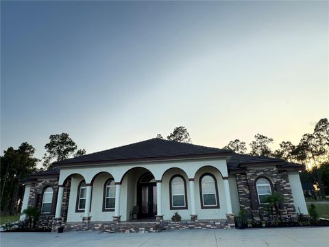 A home in LAKE WALES