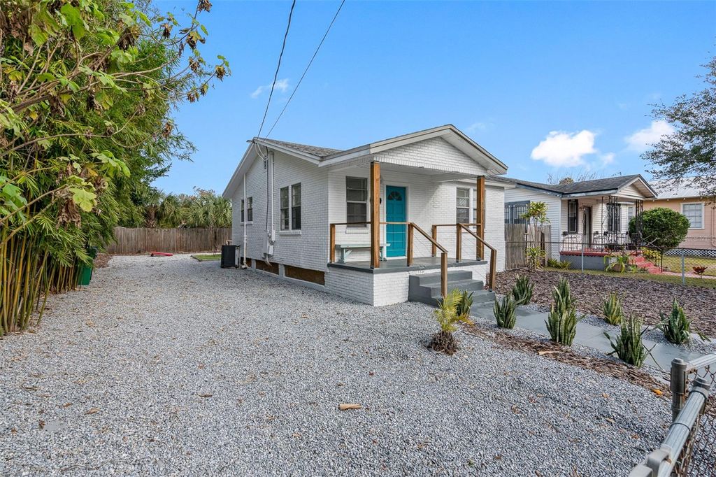 Photo of 2111 W Palmetto Street, Tampa, FL 33607 (MLS # A4673852)