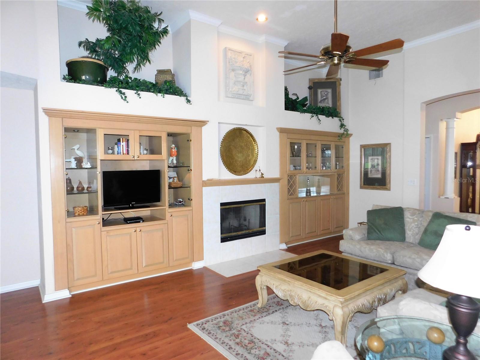 PARCEL B - THE PINNACLE - Residential Lease