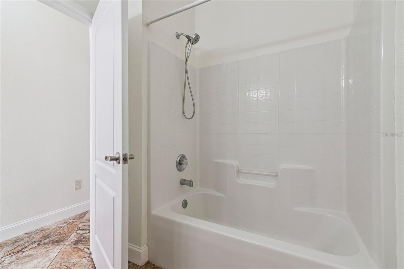 WATERSIDE ESTATES - Residential