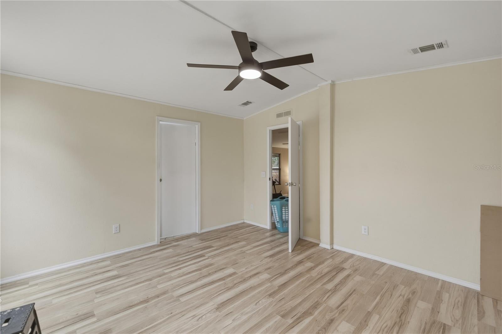 VICTORIA OAKS - Residential