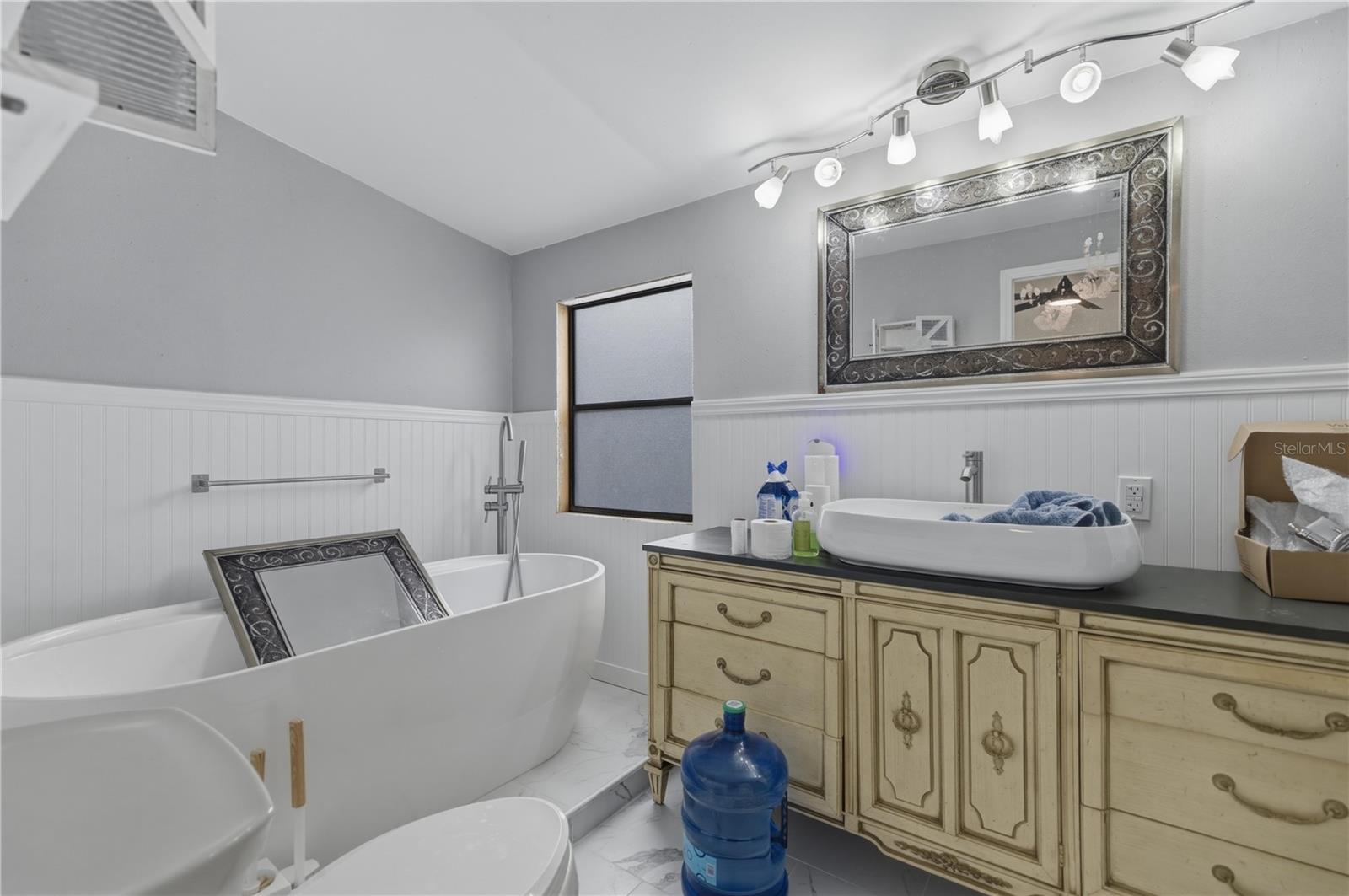 VICTORIA OAKS - Residential