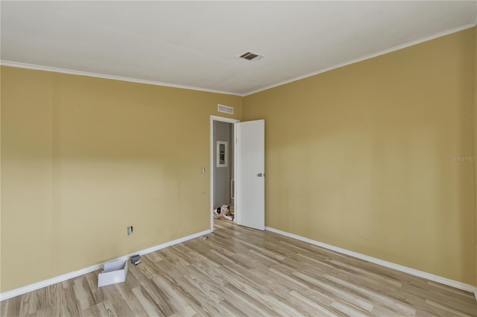 VICTORIA OAKS - Residential