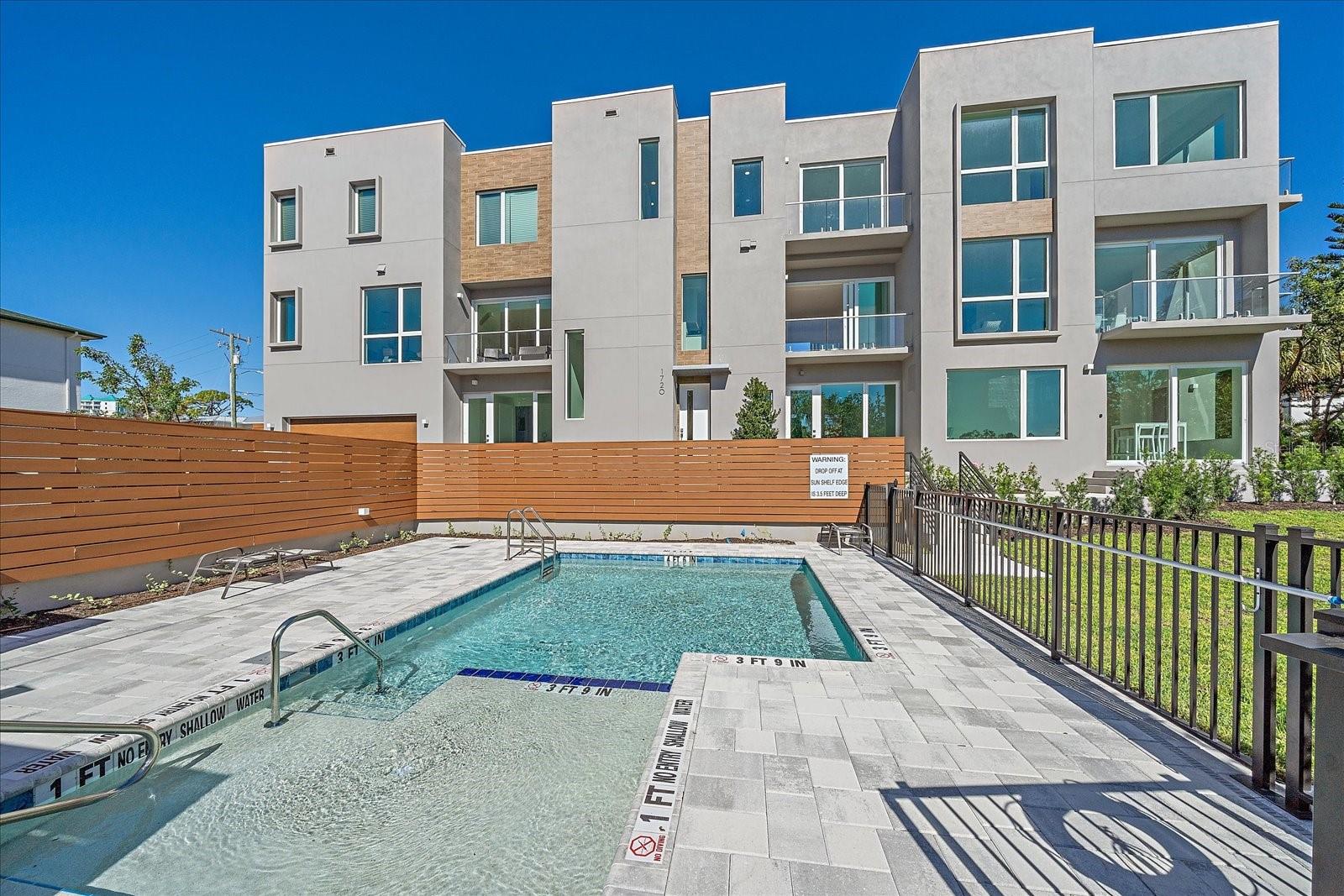 LAUREL ON THE WATER - Residential