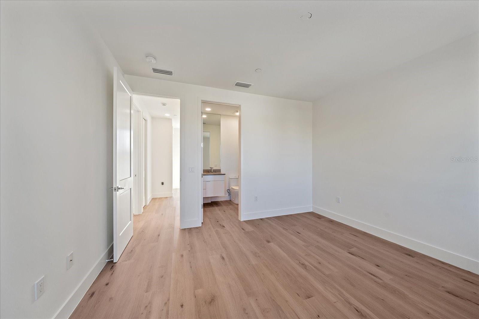 LAUREL ON THE WATER - Residential