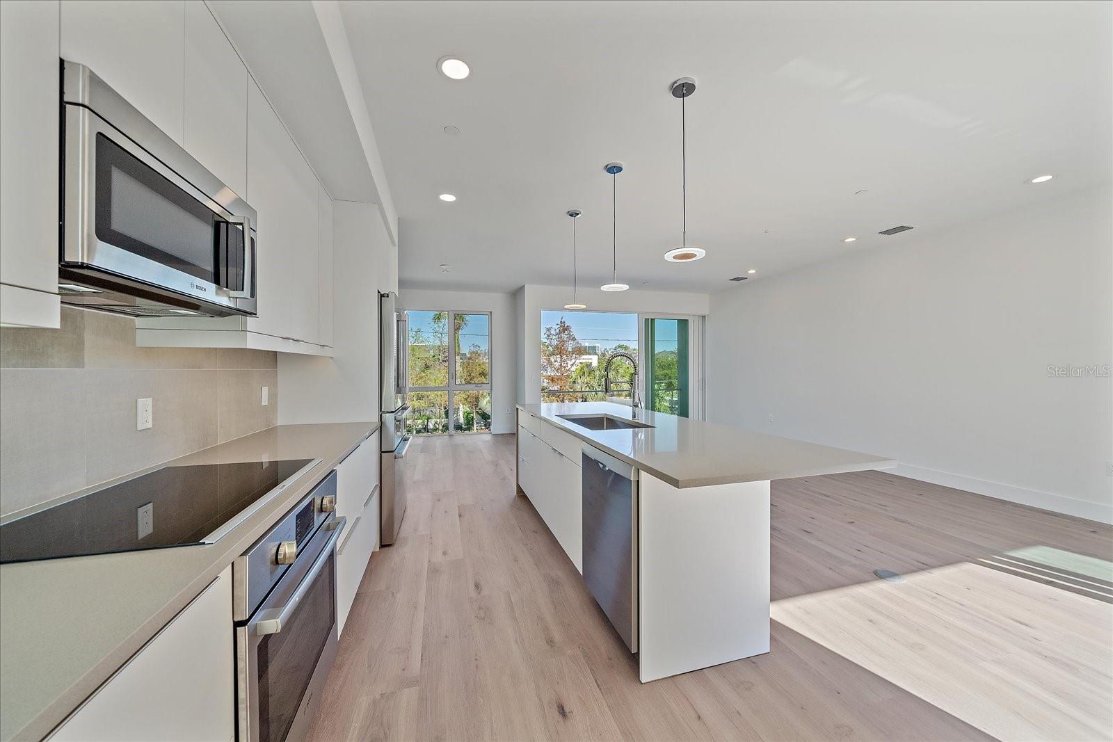 LAUREL ON THE WATER - Residential