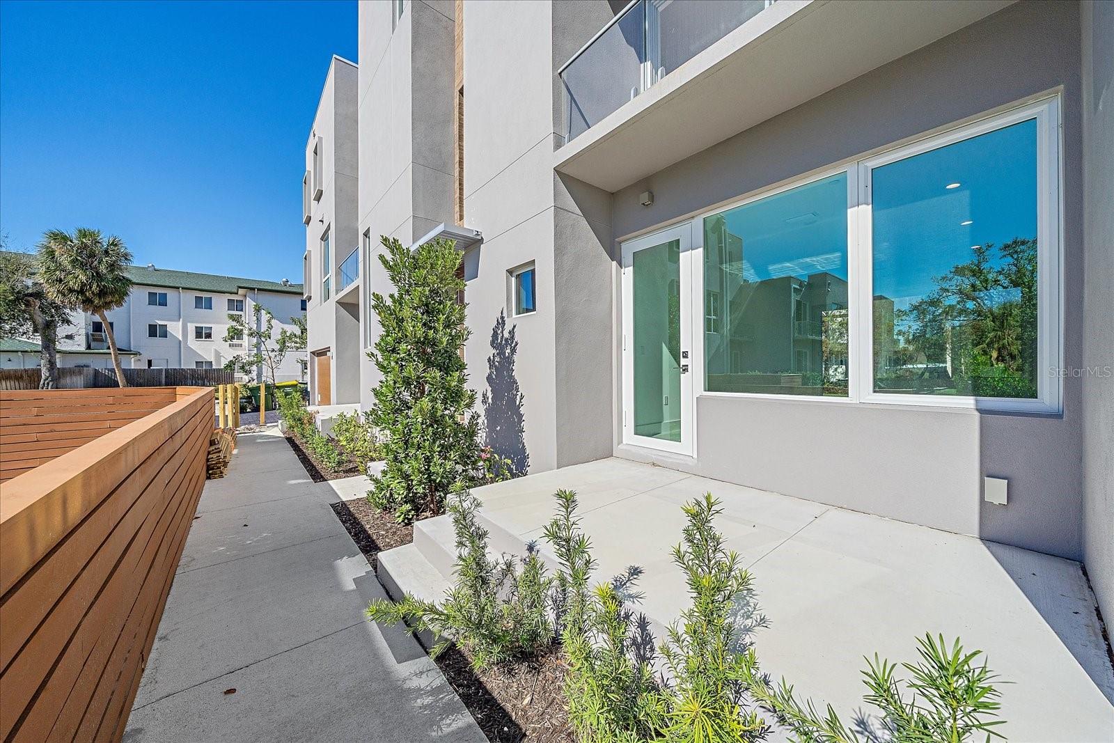 LAUREL ON THE WATER - Residential