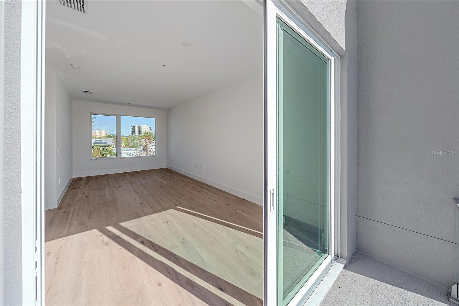 LAUREL ON THE WATER - Residential