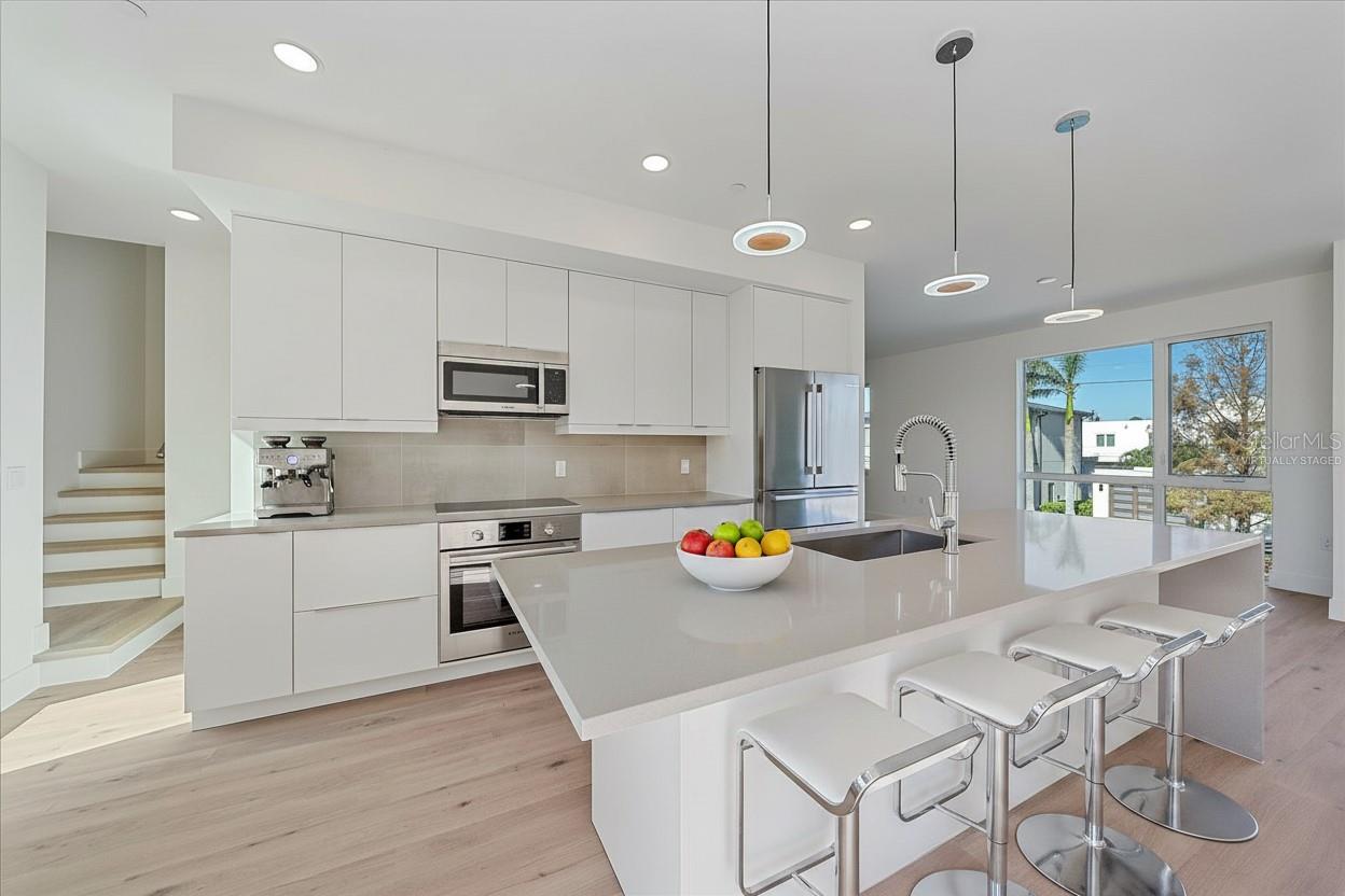 LAUREL ON THE WATER - Residential
