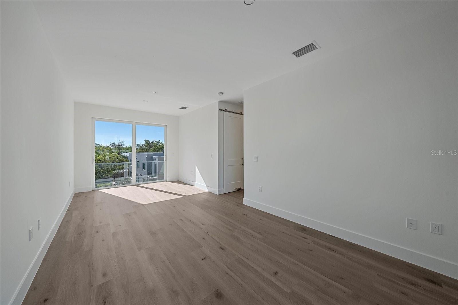 LAUREL ON THE WATER - Residential
