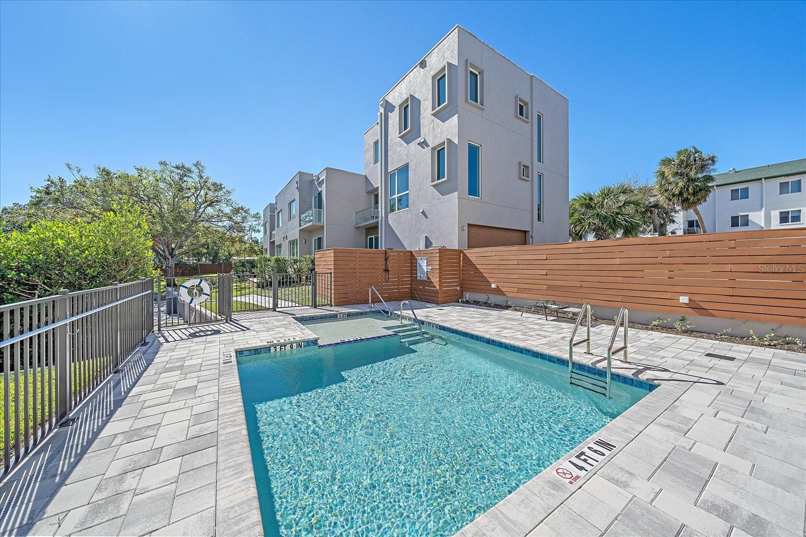 LAUREL ON THE WATER - Residential