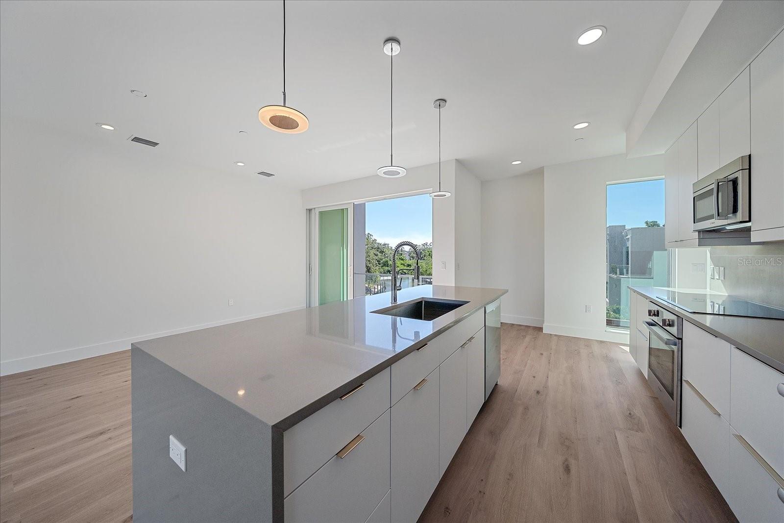 LAUREL ON THE WATER - Residential