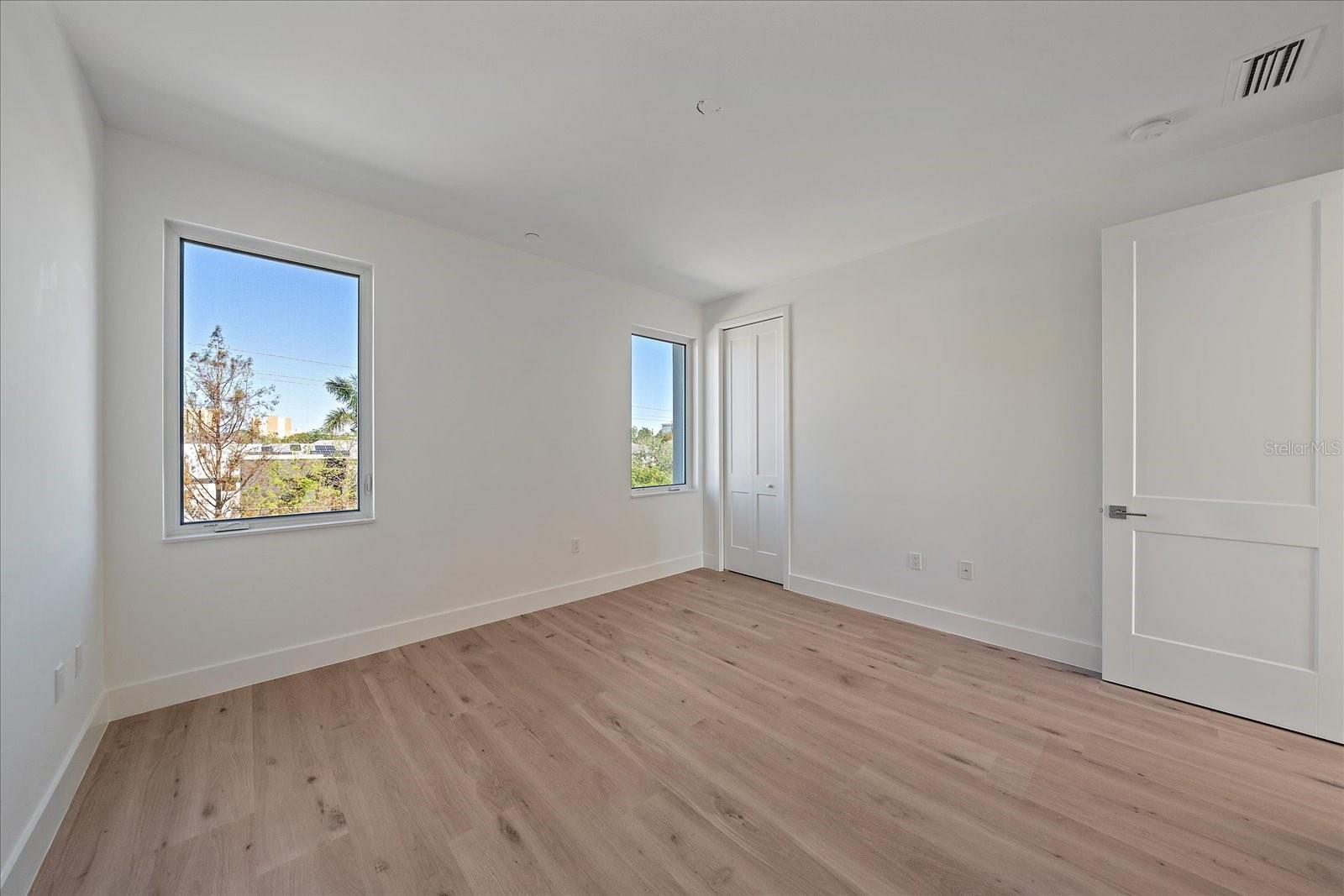 LAUREL ON THE WATER - Residential