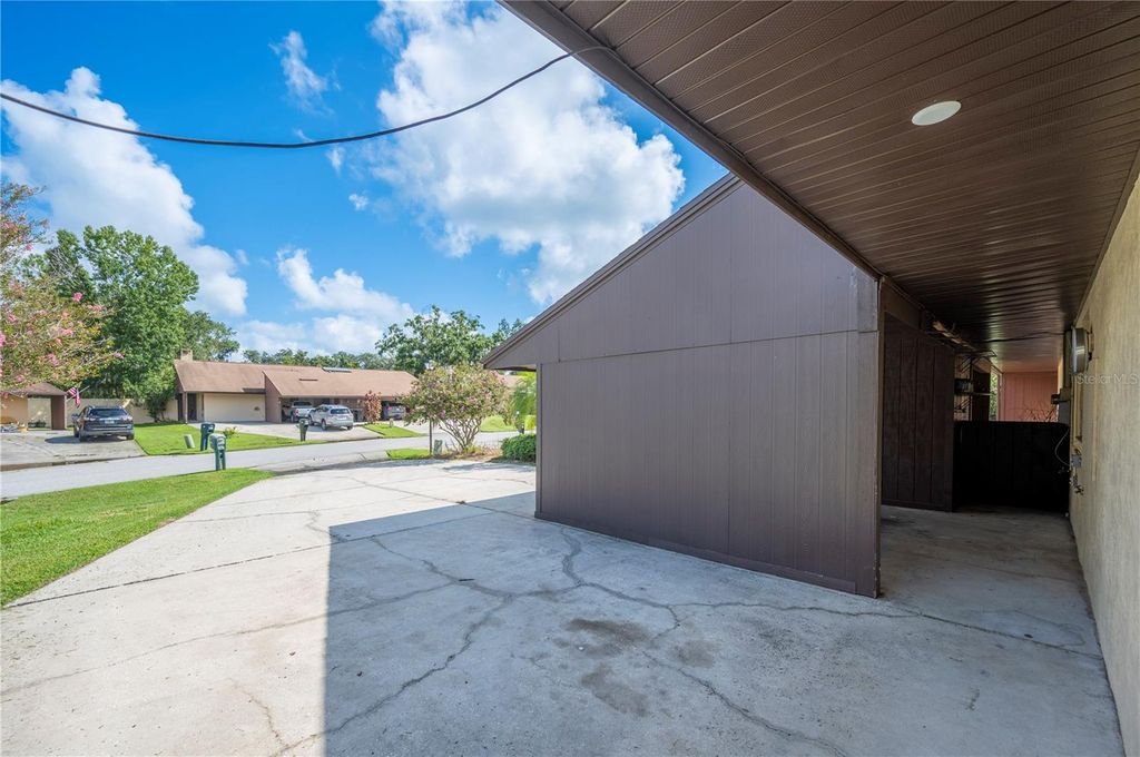 Photo of 341 Lake Harris Drive, Lakeland, FL 33813 (MLS # L4955334)