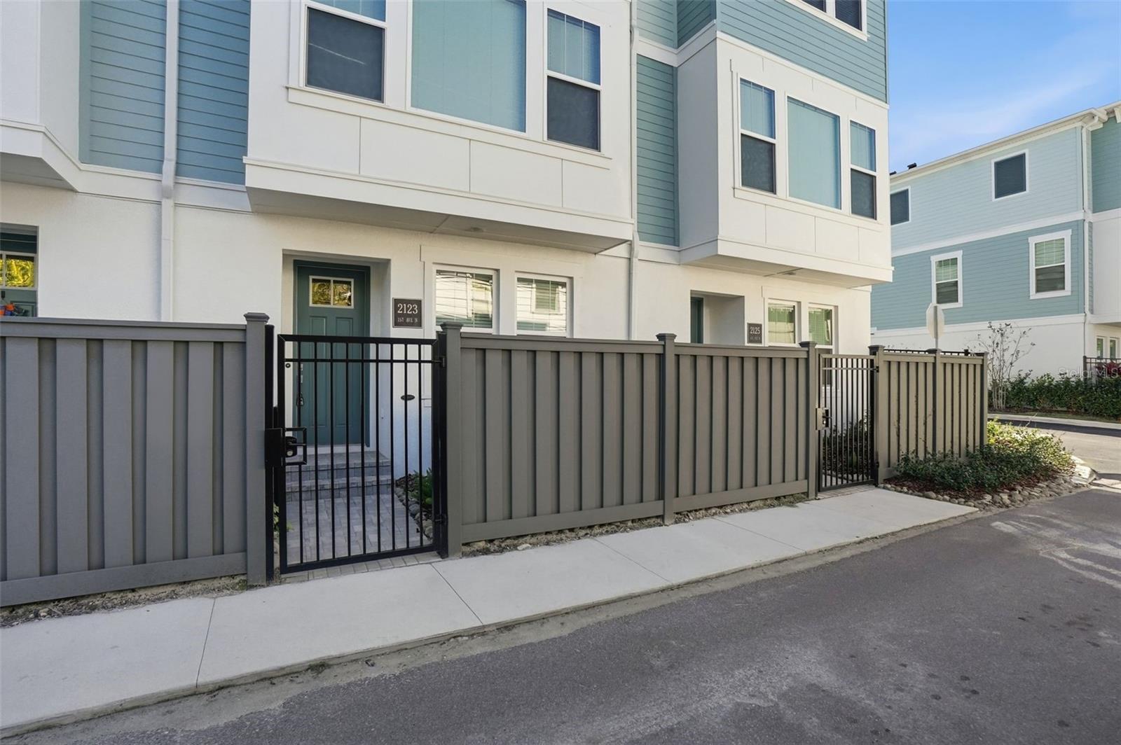 TOWNS AT KENWOOD - Residential Lease