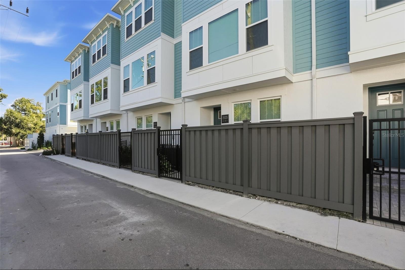 TOWNS AT KENWOOD - Residential Lease