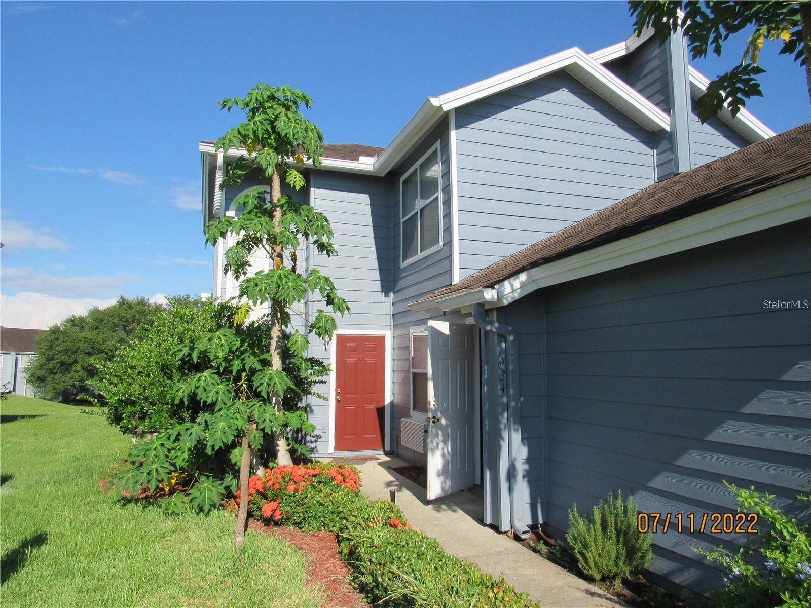 Adorable & Affordable Studio in Island Club West – Four Corners Area
Welcome to this charming efficiency studio located in the desirable community of Island Club West. Perfectly suited for comfortable and affordable living, this unit includes water and electricity with limitations. It features a private entry, is partially furnished, and comes equipped with a mini refrigerator and microwave.
The community offers great amenities, including a walking trail, playground, fitness room, community pool. Residents enjoy the convenience of being centrally located near Posner Park Mall, Champions Gate restaurants, Cagan Crossings Blvd, US Hwy 27, US 192, I-4, and Ronald Reagan Parkway. The property is currently tenant-occupied until August 2. Please do not disturb the tenant without a scheduled appointment. HOA approval is required prior to move-in.
Don't miss out on this opportunity. Make an appointment to view it today.