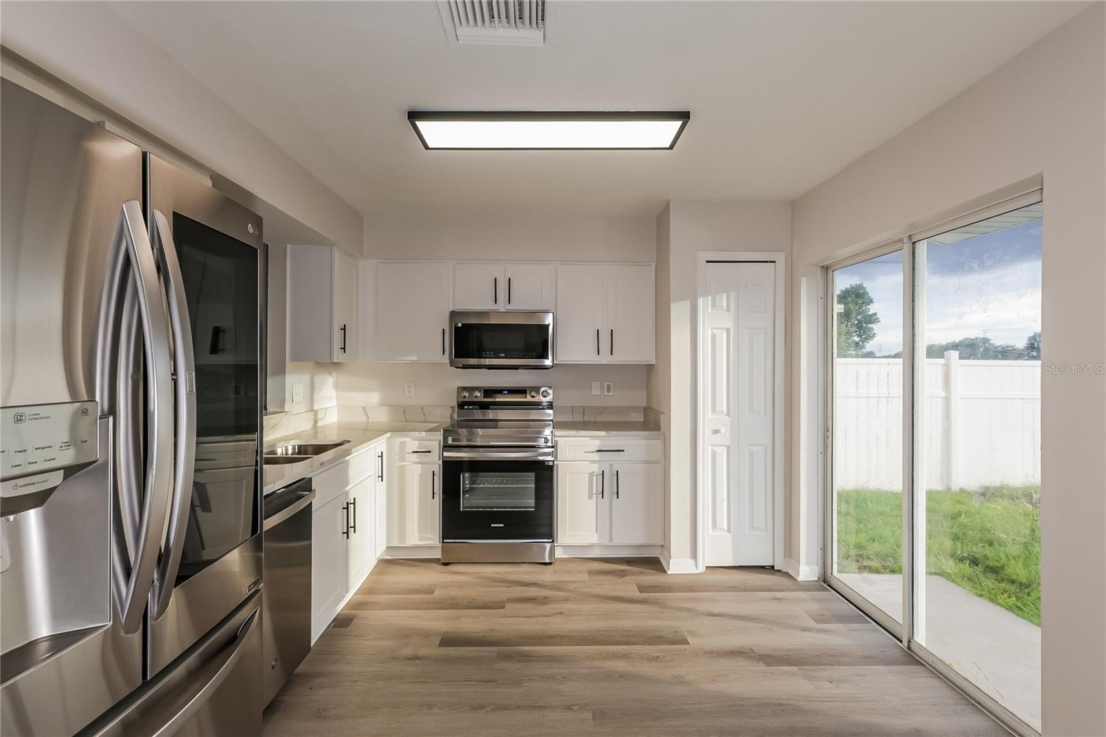 CARRIAGE POINTE PH 01 - Residential