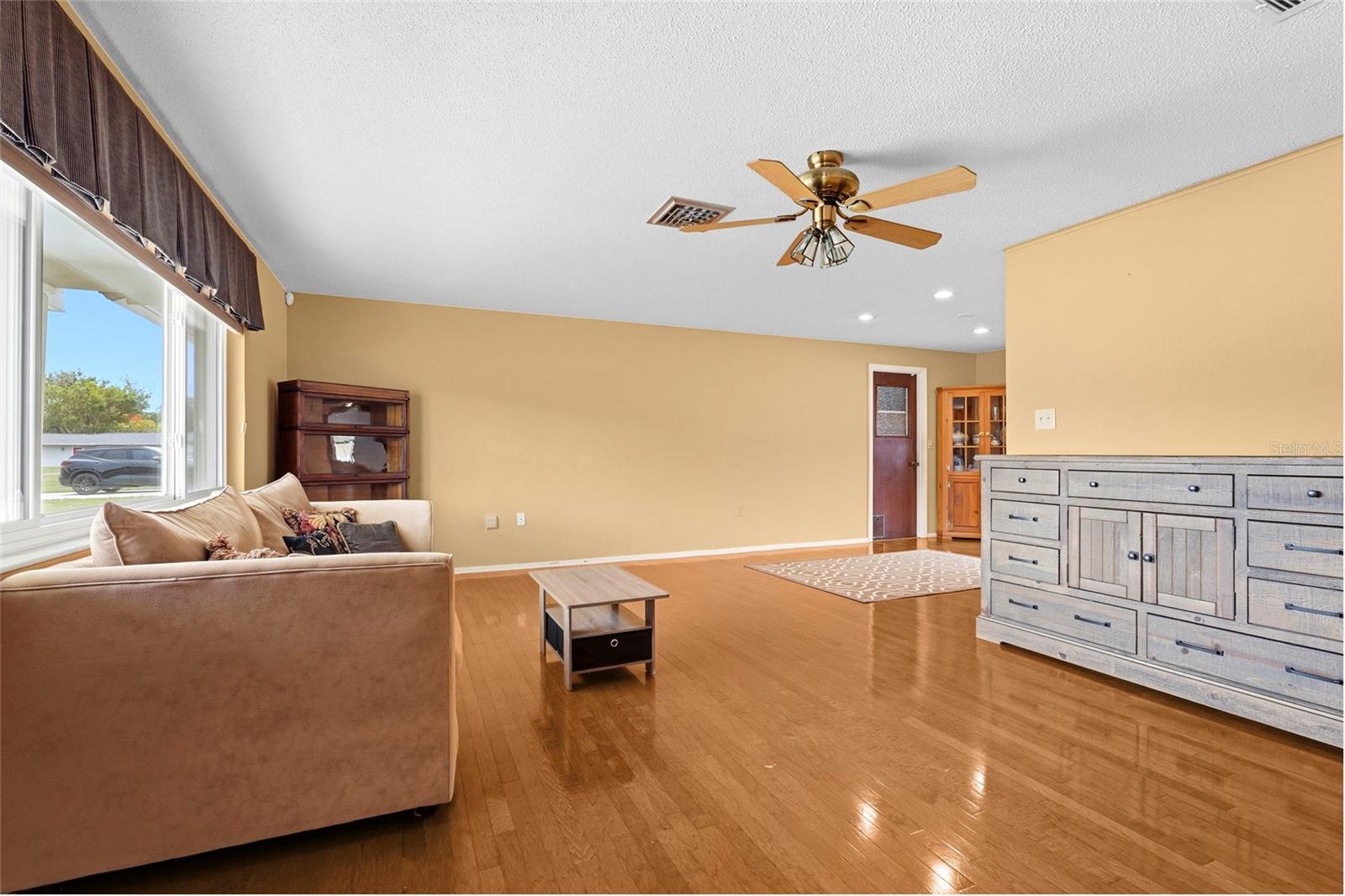 1006 DE LEO DRIVE