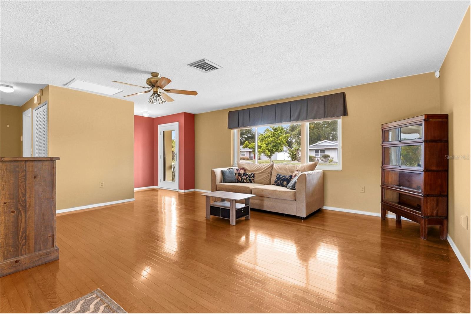 1006 DE LEO DRIVE