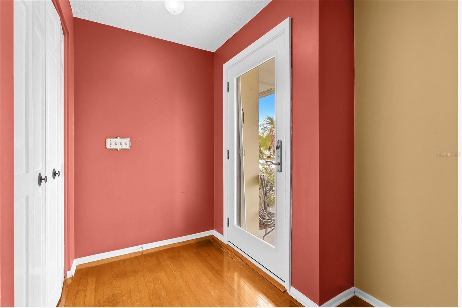 1006 DE LEO DRIVE