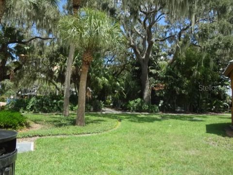 A home in TAVARES