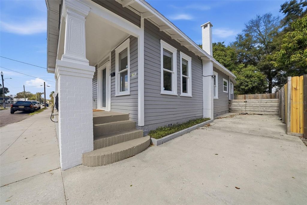 Photo of 1024 E 19th Avenue, Tampa, FL 33605 (MLS # TB8471727)