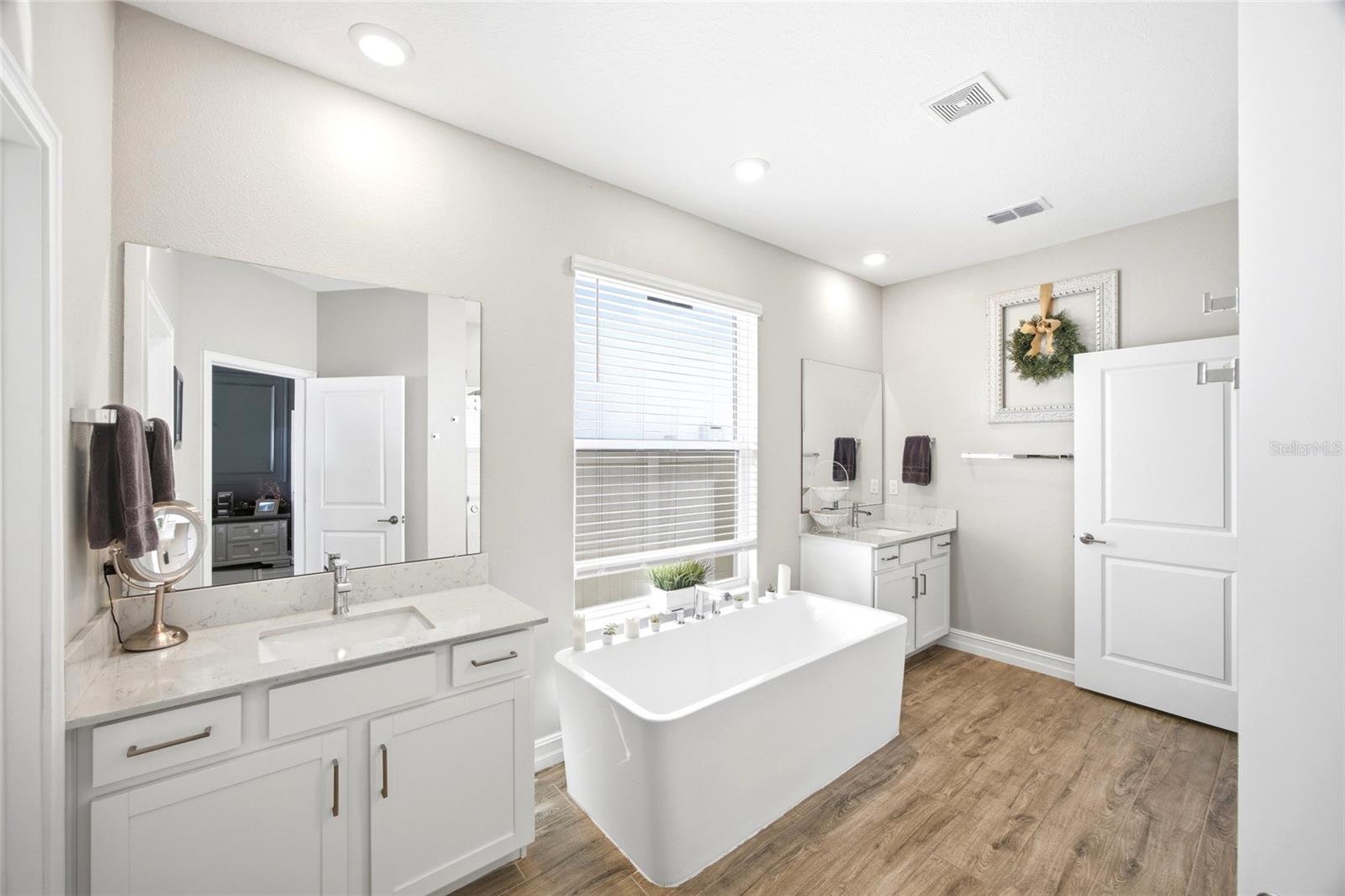 BRYANT SQUARE - Residential