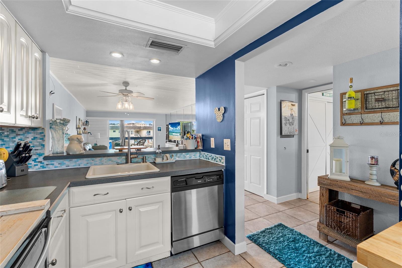 TIDES OF CAPRI WEST CONDO - Residential