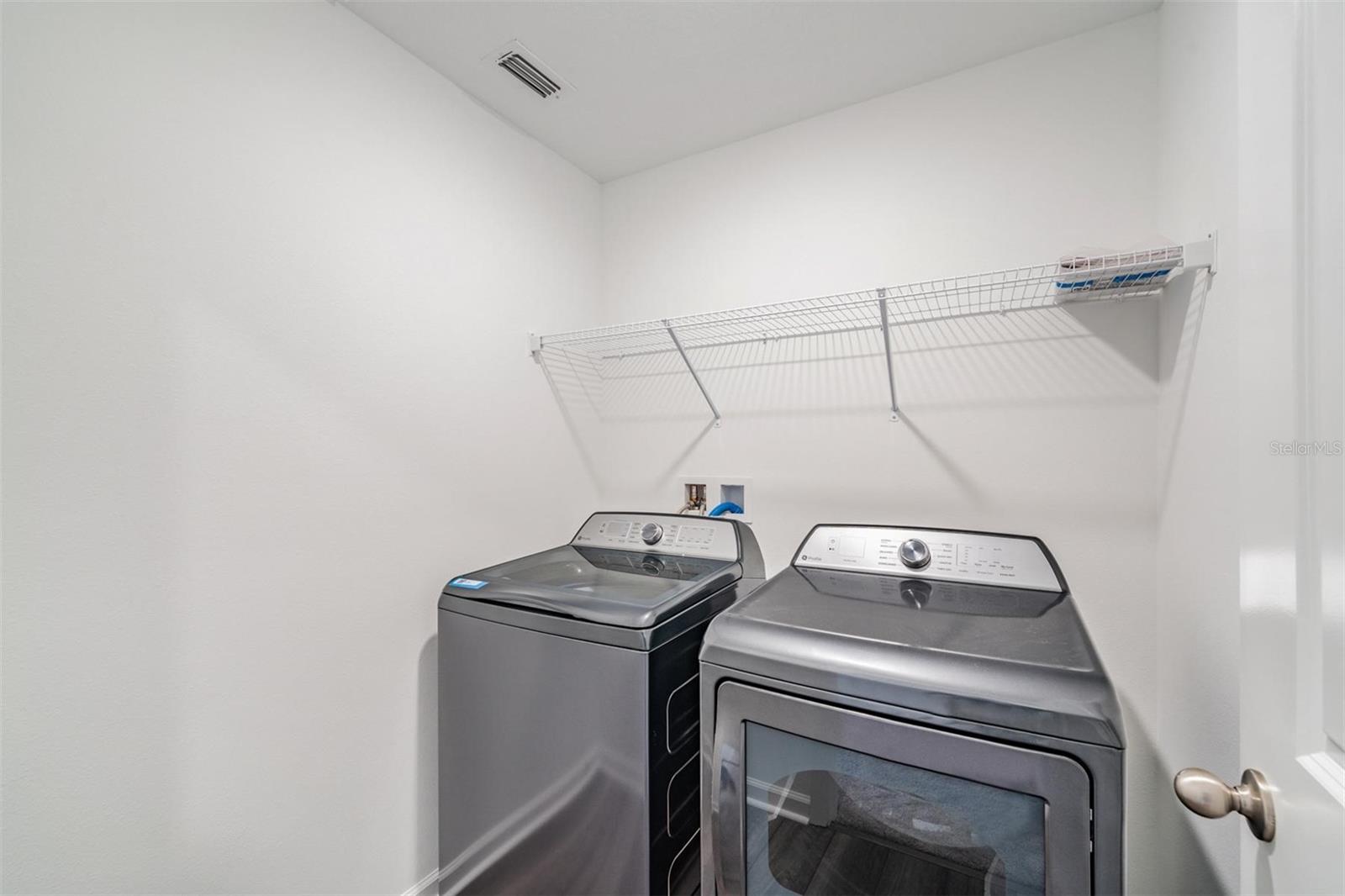 HIDDEN CRK PH 1 & 2 - Residential Lease