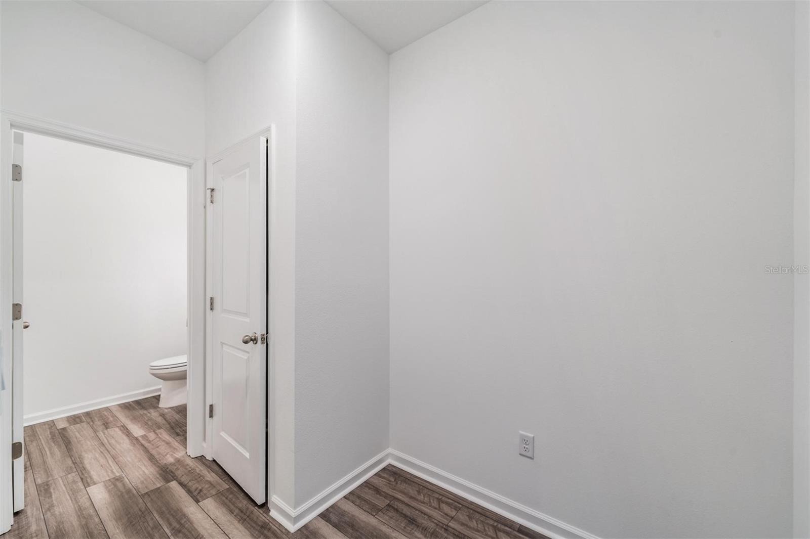 HIDDEN CRK PH 1 & 2 - Residential Lease