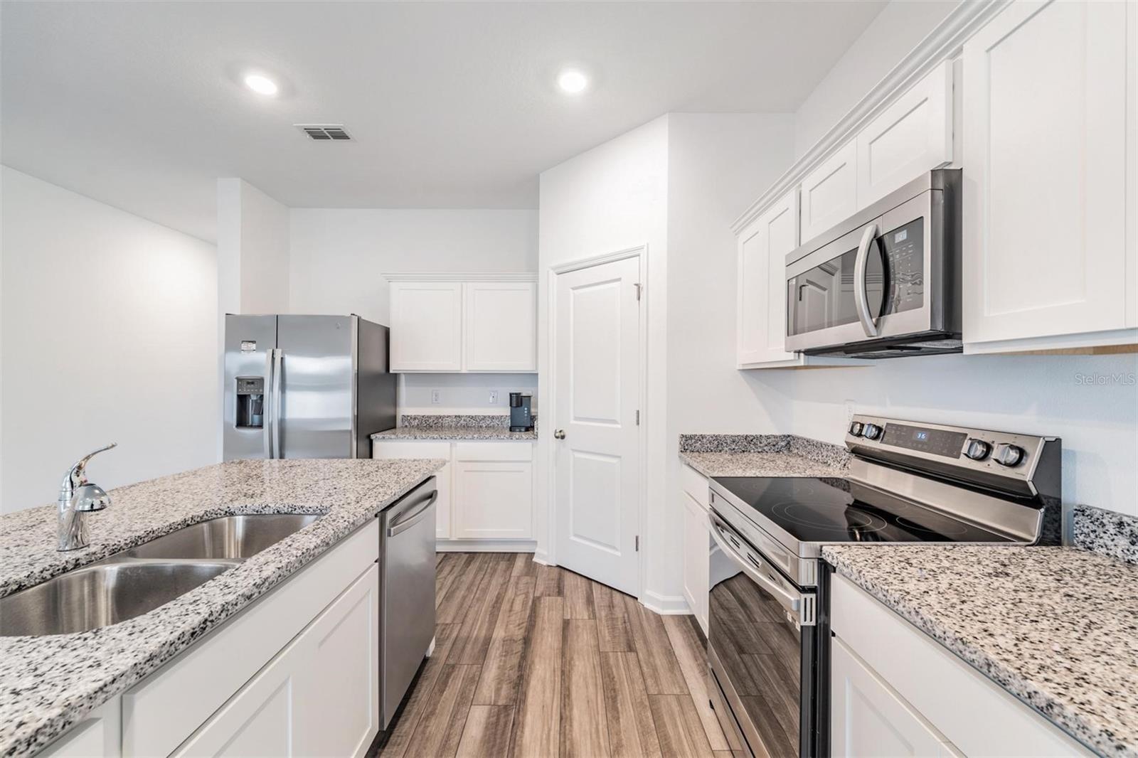 HIDDEN CRK PH 1 & 2 - Residential Lease