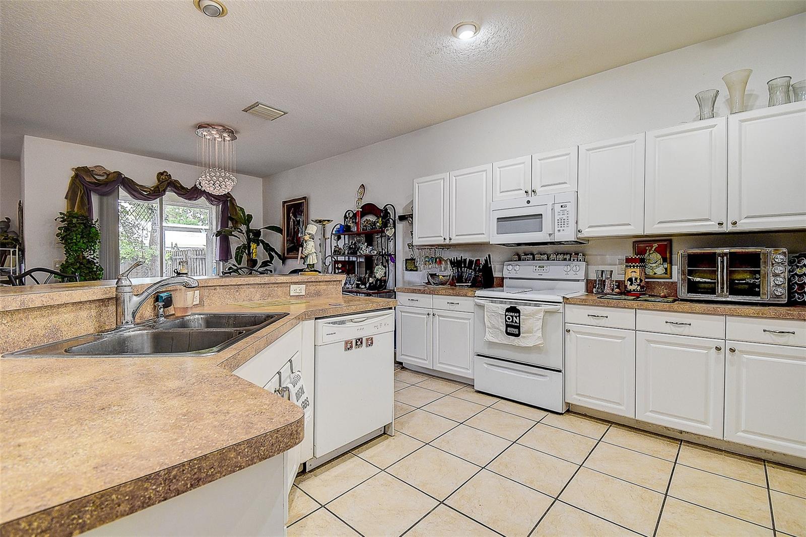 MEADOWS AT LARGO - Residential