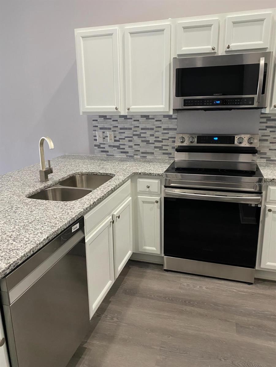 STONE CRK - Residential Lease