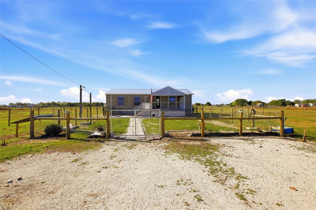 Photo of 1885 SE Far Pointe Drive, Arcadia, FL 34266 (MLS # TB8485345)