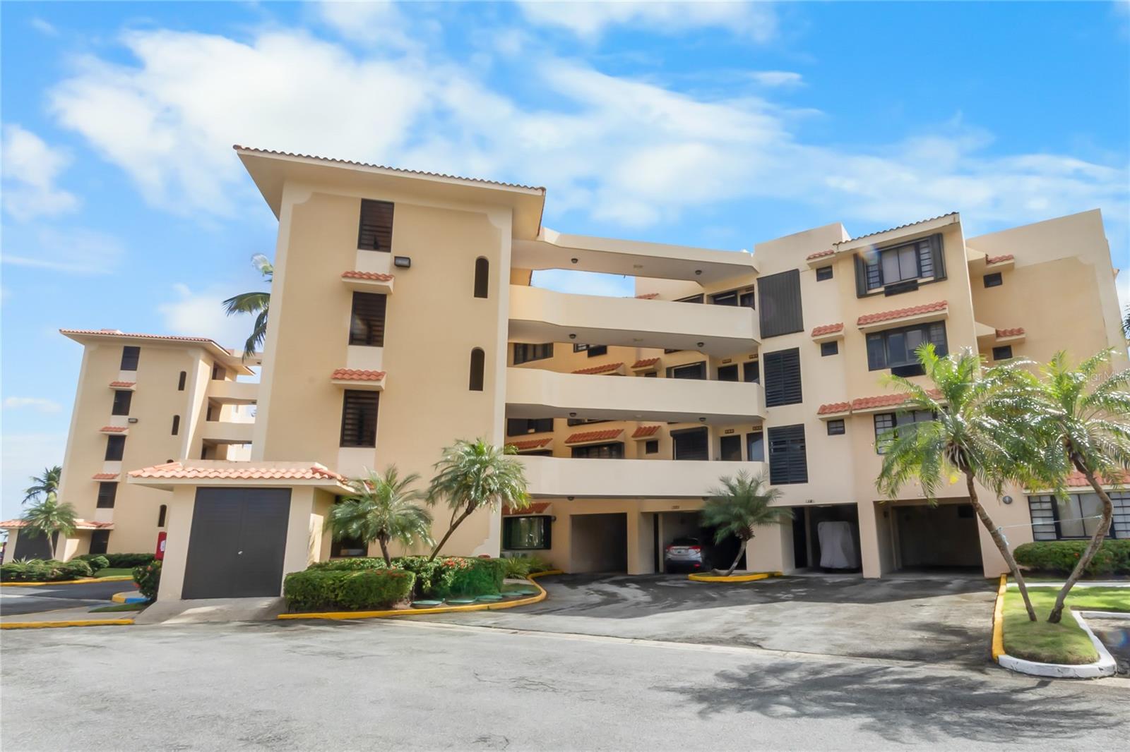 190 CANDELERO DR 203